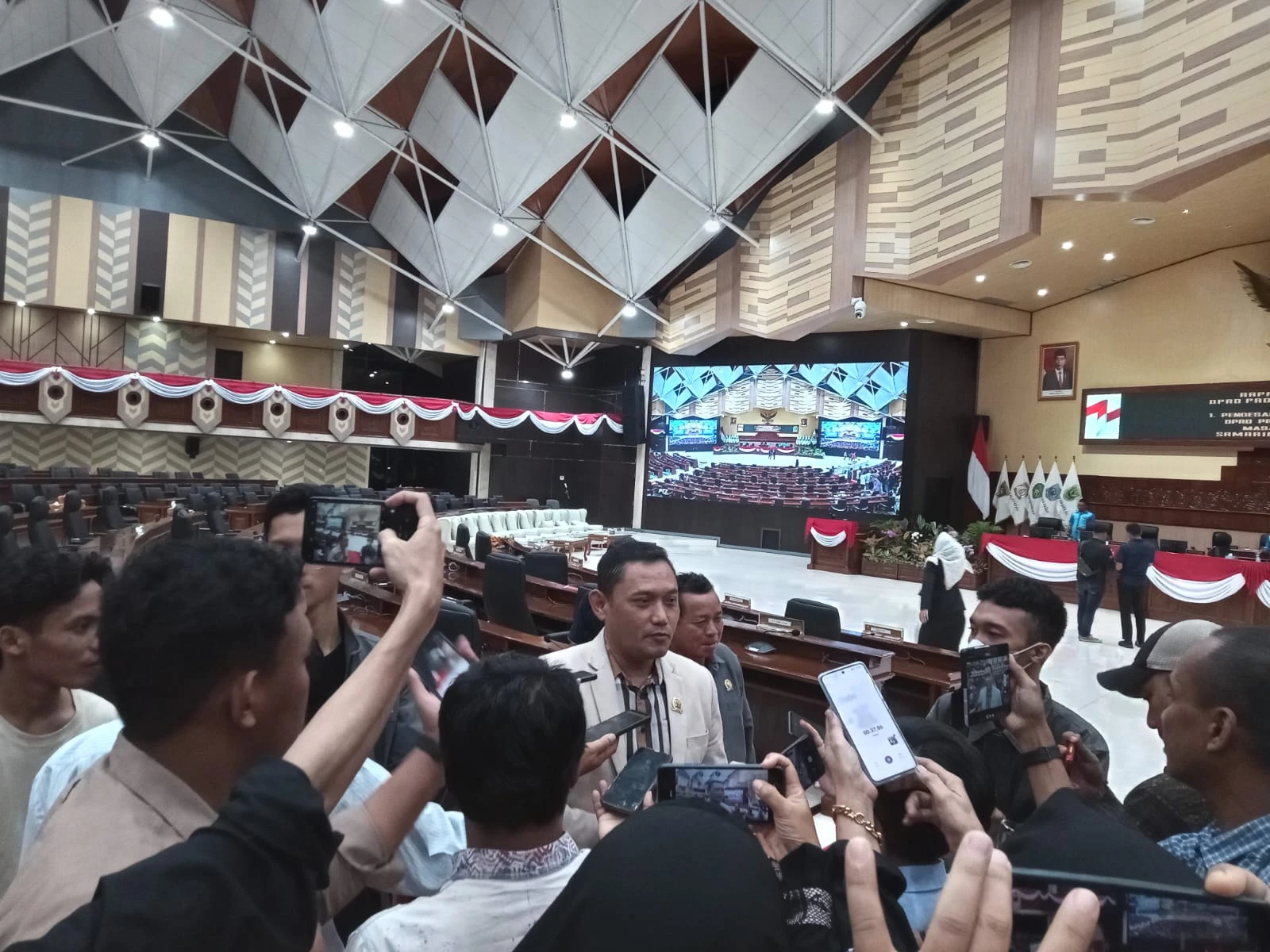 Sah...APBD P Kaltim Rp 18,16 Triliun, Seno Aji : Pendapatan Daerah Kaltim Melonjak, Manfaatnya Terasa di Seluruh Sektor